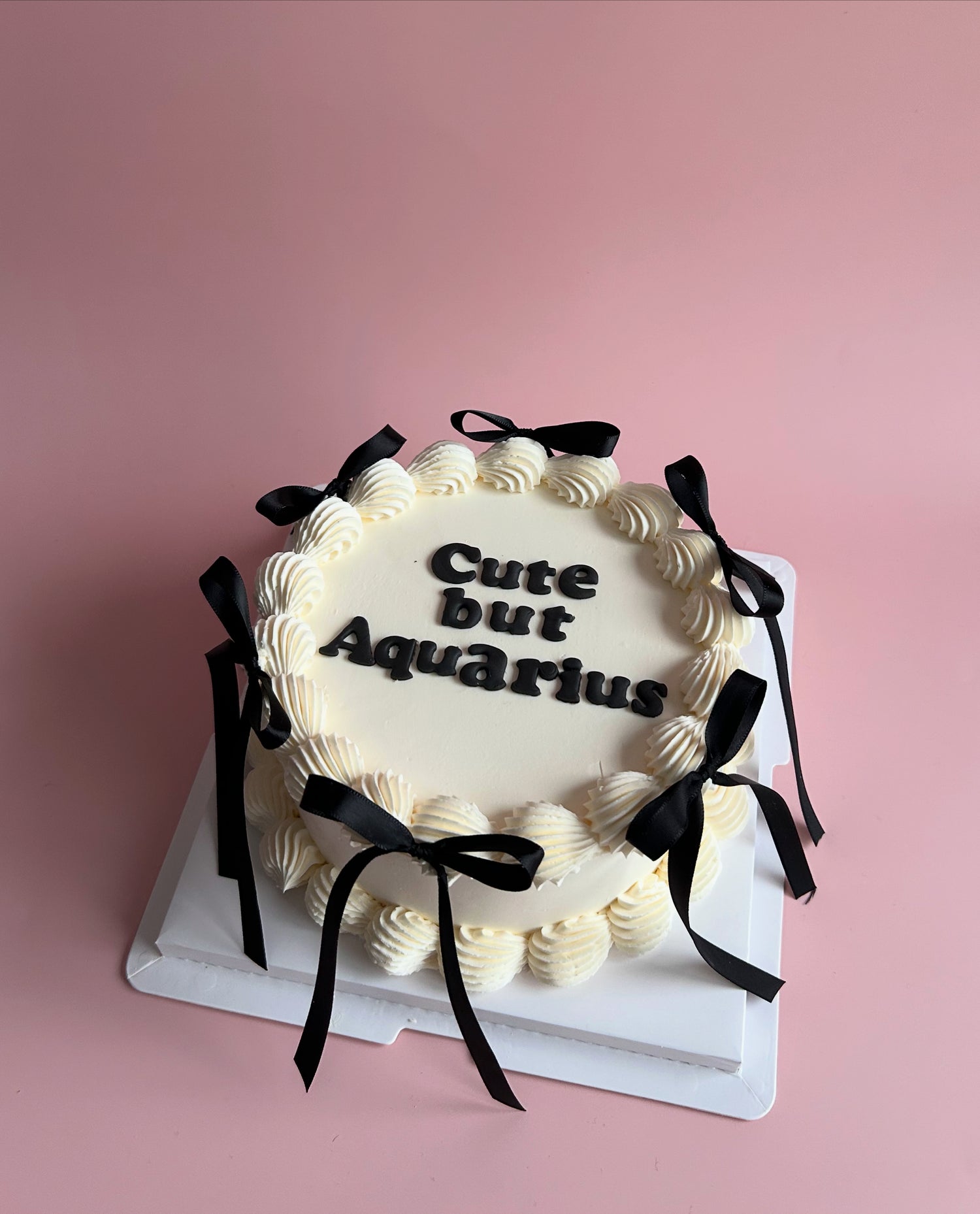 Bow Cake BYPATRI.